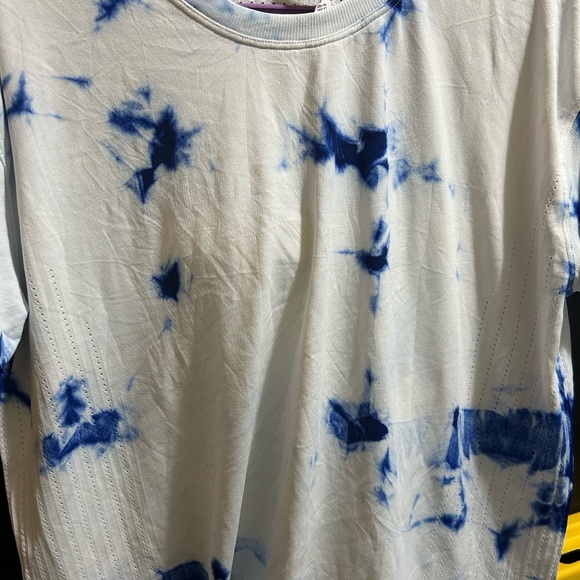 Women’s Lululemon Train To Be Short Sleeve. Size: Large. - Picture 2 of 11